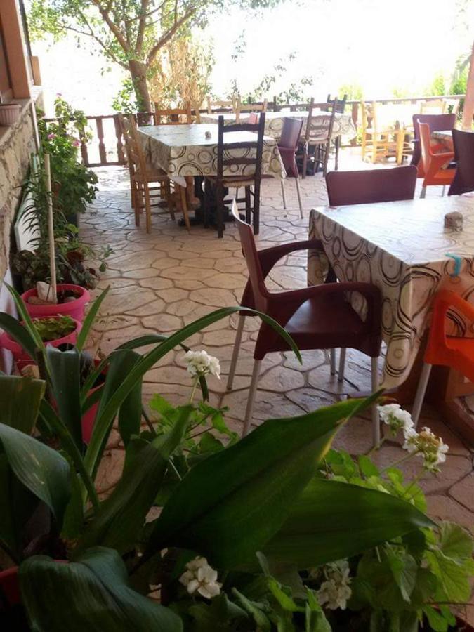 Extreme View Cafe And Rooms To Let Prastio  Екстериор снимка