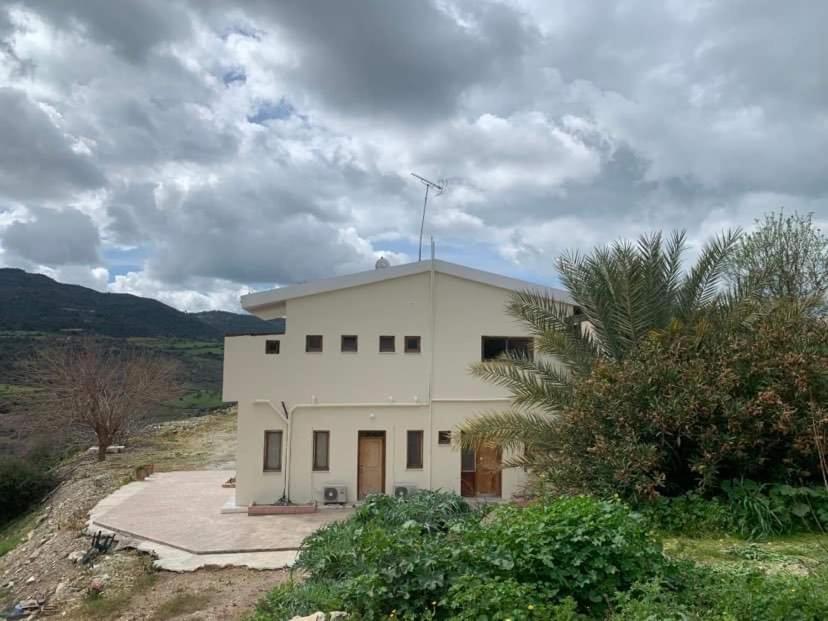 Extreme View Cafe And Rooms To Let Prastio  Екстериор снимка